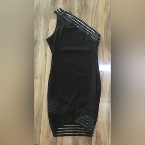 Used once cocktail dress body fitting (L)
